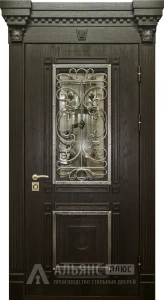 Входная дверь из массива с ковкой и стеклом в классическом портале №390 внешняя - фото